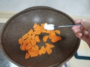 萝卜炒腐竹的做法