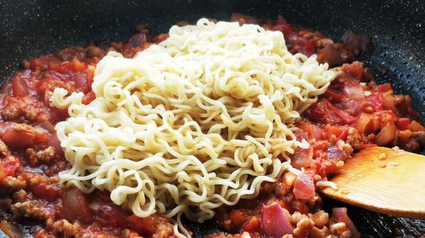 芝士焗番茄肉酱方便面