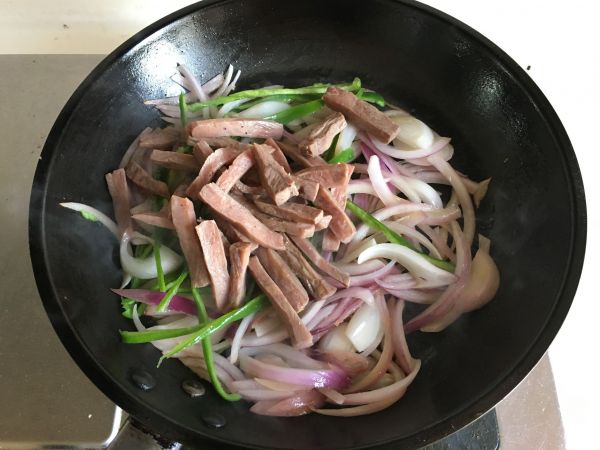 黑椒洋葱青椒炒牛肉