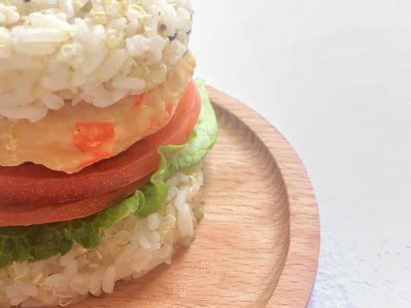 鸡胸肉饼藜麦饭汉堡