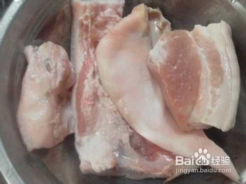 教大家制作盐焗鸡粉猪耳朵