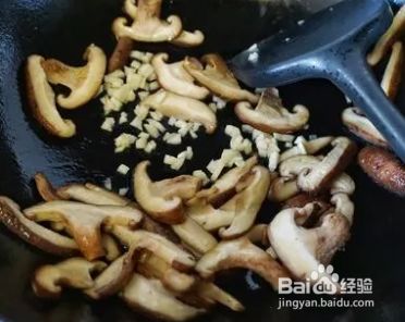 如何做蒜蓉香菇油麦菜