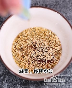 韩式香辣吸汁面藕这样做太好吃了,满满的全是汁