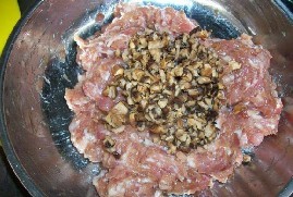 新鲜包菜大肉包