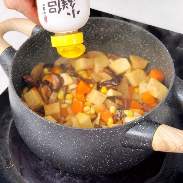 缤纷香芋煲仔饭