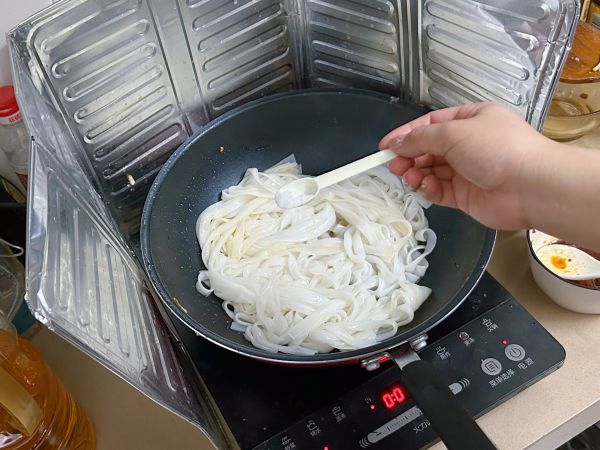 瘦肉豆芽炒河粉