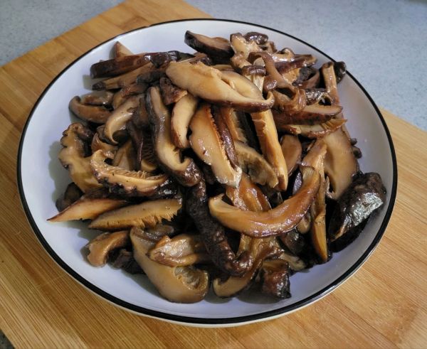 潮汕花生香菇咸肉粽