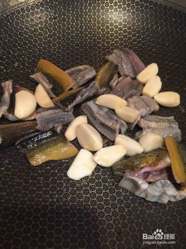 大蒜烧黄鳝的做法