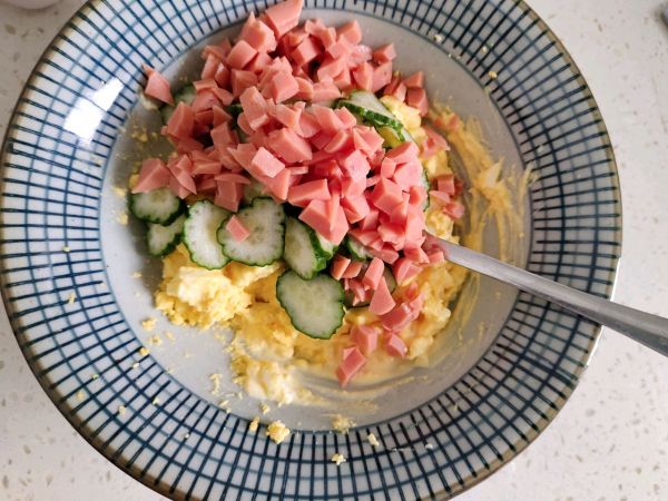 火腿鸡蛋三明治