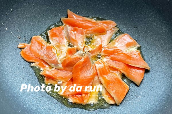 三文鱼牛油果藜麦炒饭