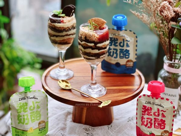 草莓酱奶酪三色木糠杯