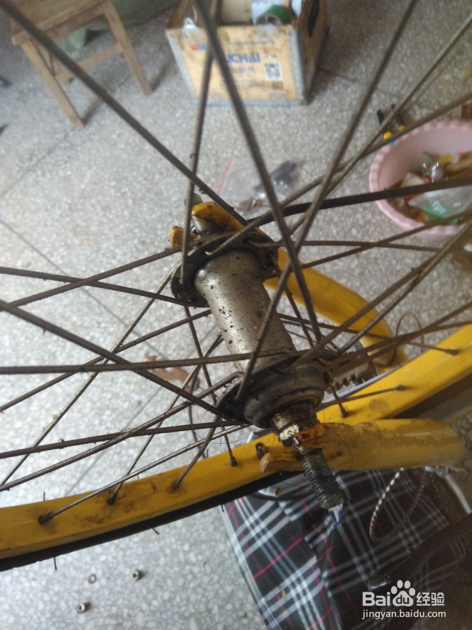 儿童自行车轮怎么装上车身？