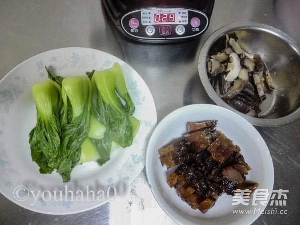 腊肉煲仔饭的做法