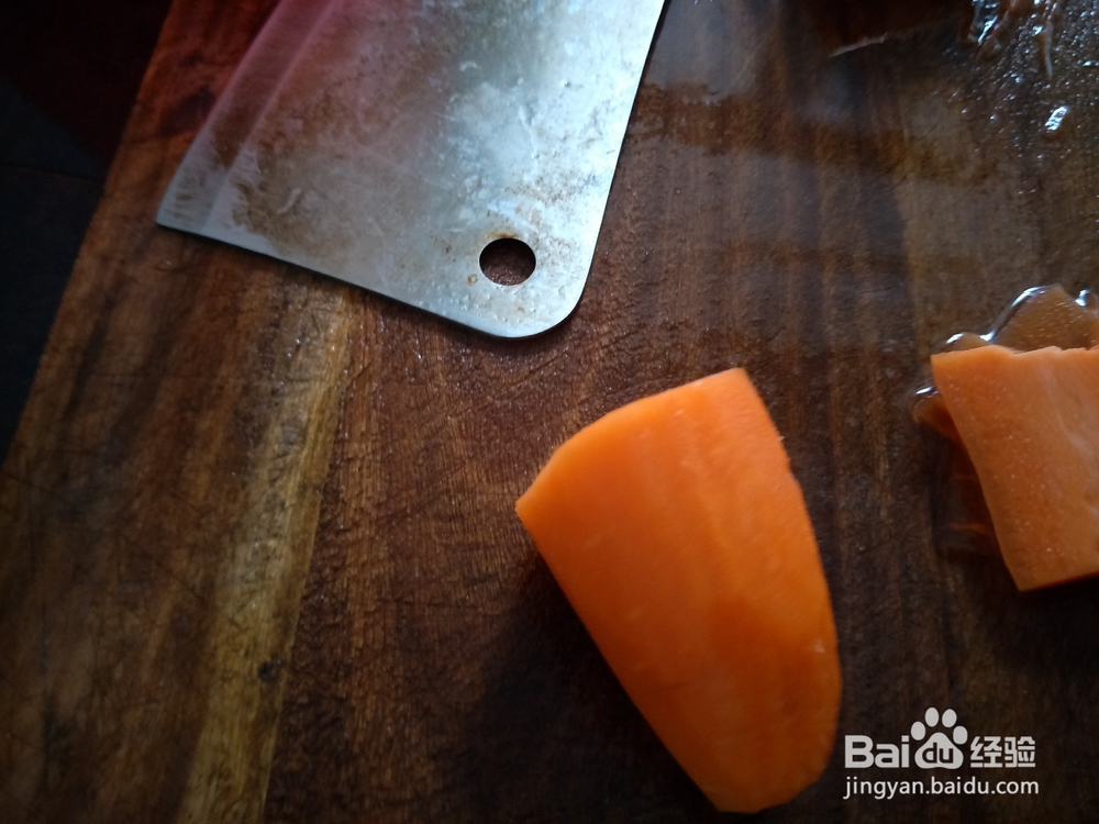 怎么切胡萝卜丁和鸡蛋胡萝卜