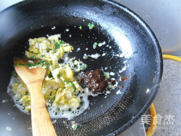 鸡蛋酱炒饭的做法