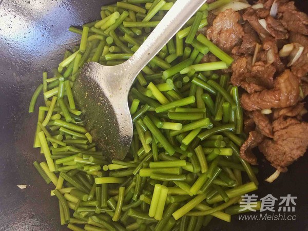 蒜薹炒肉的做法