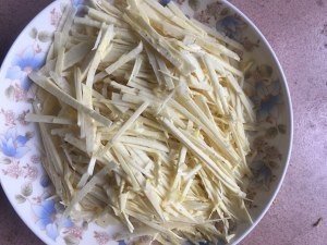 食补佳品竹笋炒肉的做法