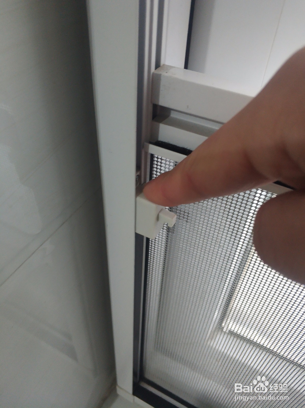 如何清洗防尘纱窗？