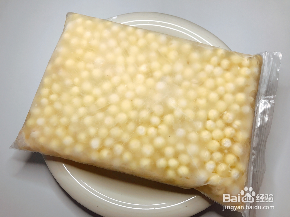 简单好吃的椰浆黑米桃胶银耳羹