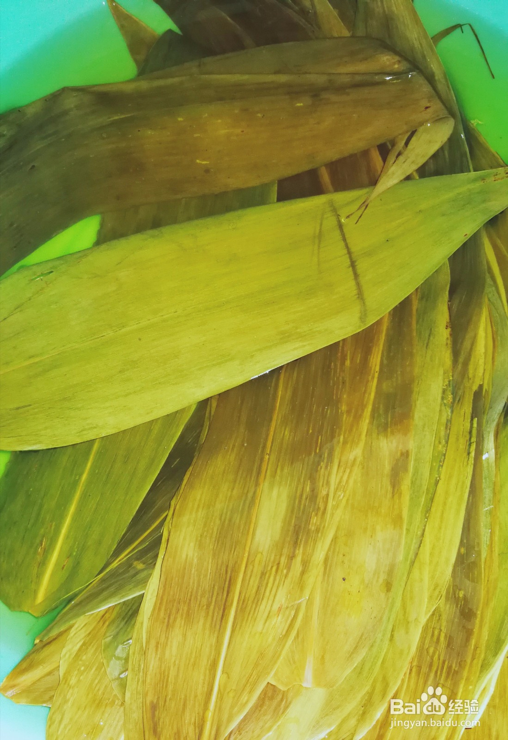 五香肉粽子和豌豆花生糯米粽子