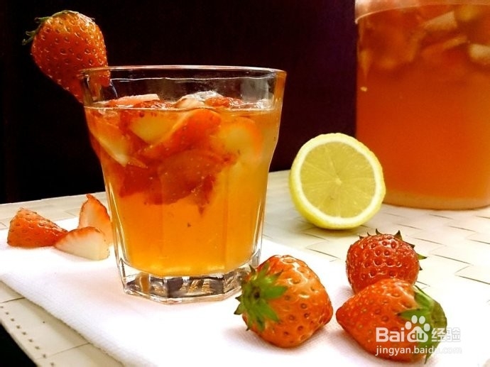 <b>草莓柠檬鸡尾酒的做法</b>