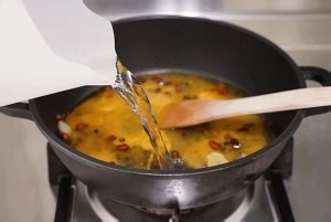 酸汤鲜虾羊肉卷的做法