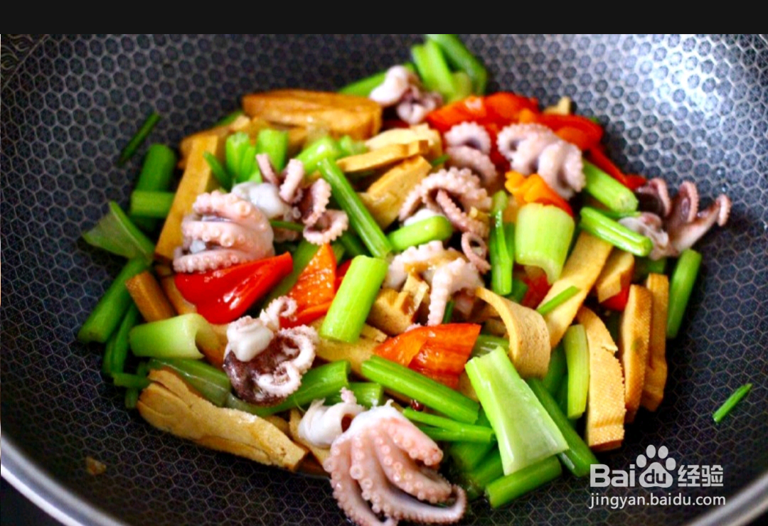 如何做出墨鱼香干芹菜小炒？
