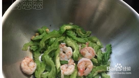 苦瓜炒虾仁的做法