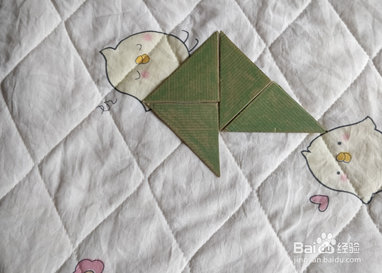 用九巧板怎么拼一个跑步锻炼的小哥哥呢？