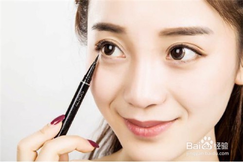 基础的化妆工具都有哪些？新手美眉快来学习！