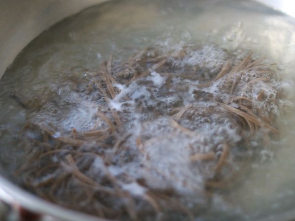 鸡胸肉拌荞麦面