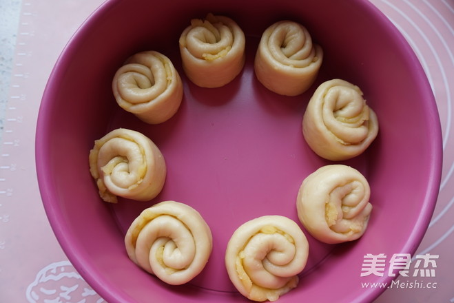 奶黄花环面包