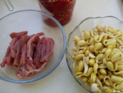 泡椒黄豆芽炒肉丝