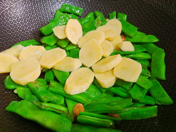 彩椒扁豆炒土豆
