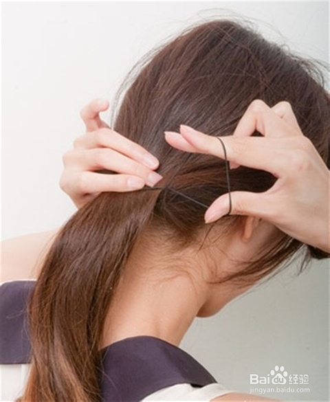 女生露额头发型扎法