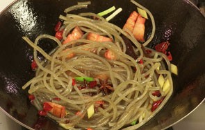 猪肉炖粉条的做法