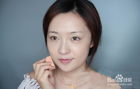 魅惑美妆：怎么化妆好看简单步骤