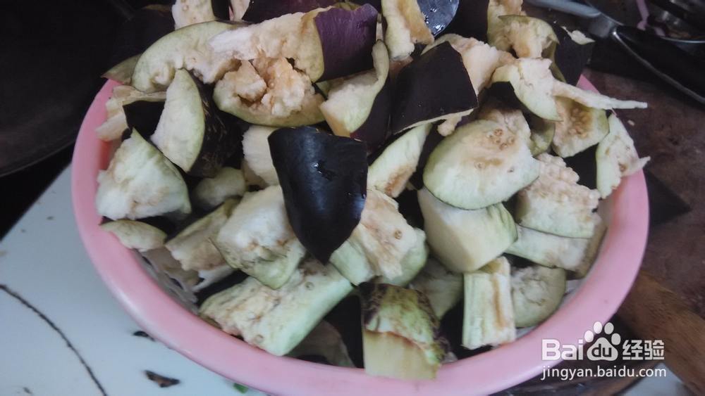 如何做家常油焖茄子?