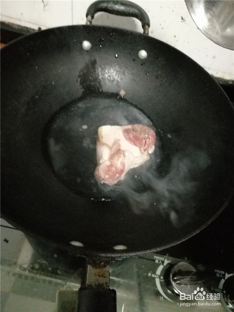 大蒜苗炒猪腿肉