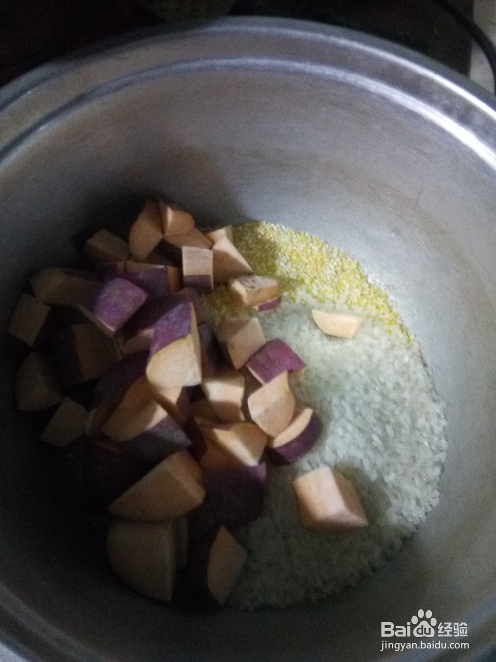 红枣紫薯小碴子大米粥