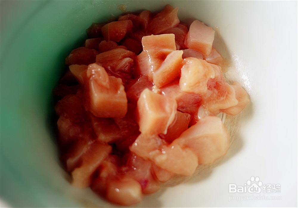 如何制作酱香浓郁的酱爆鸡丁