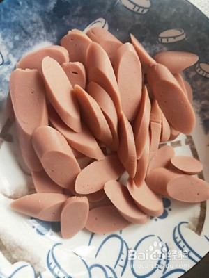 土豆炒火腿肠的做法