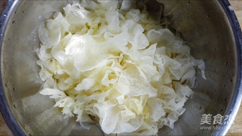 黑米银耳羹的做法