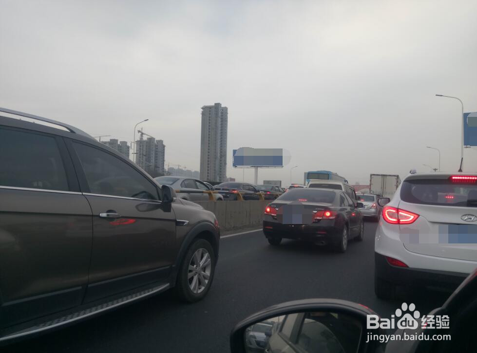 堵车时怎样安全驾驶