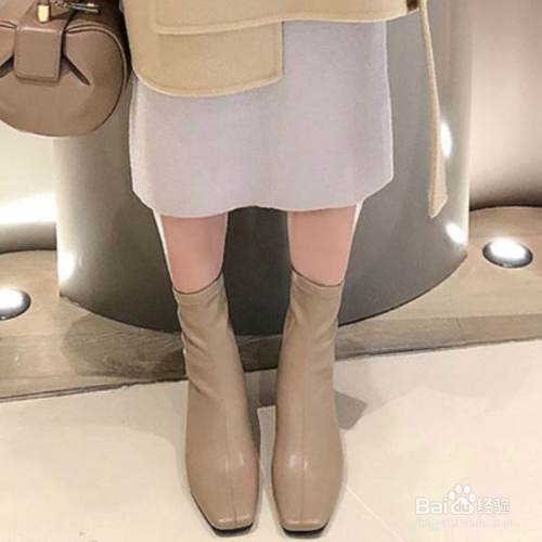 瘦瘦靴怎么搭配衣服