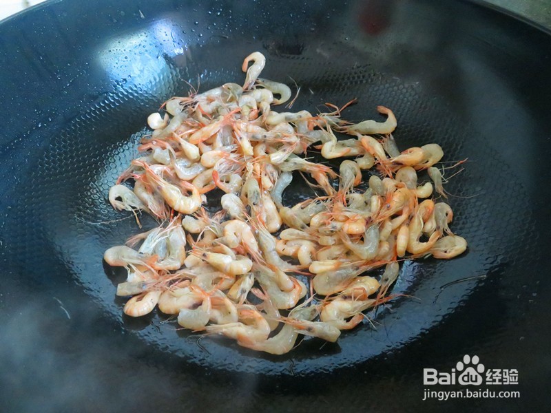 【韭菜炒湖虾】简单做法