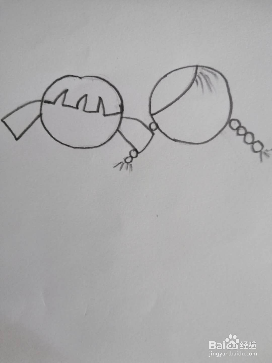 两个小孩手拉手简笔画