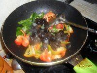 彩椒炒双耳的做法