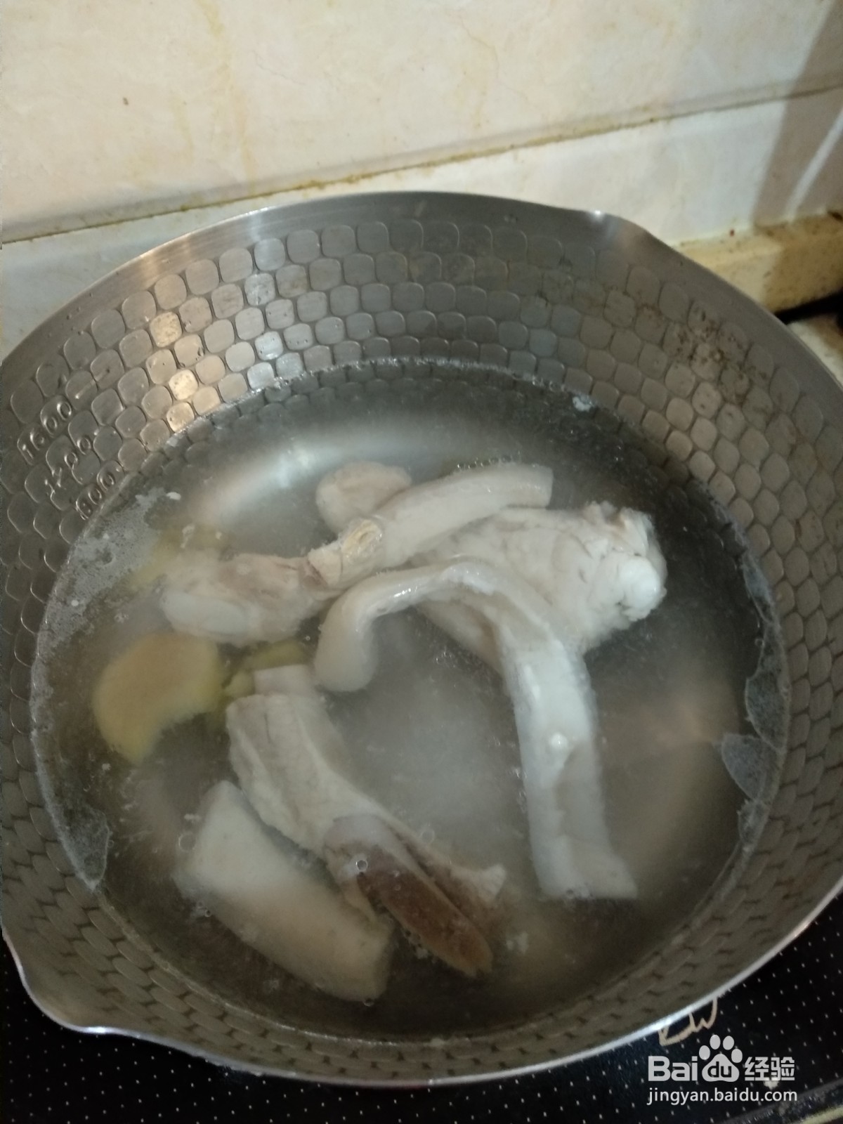 胡萝卜木耳骨头面片汤