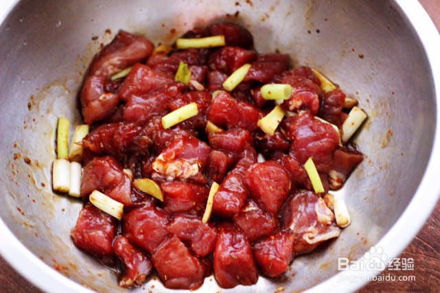 孜然香辣牙签肉的做法